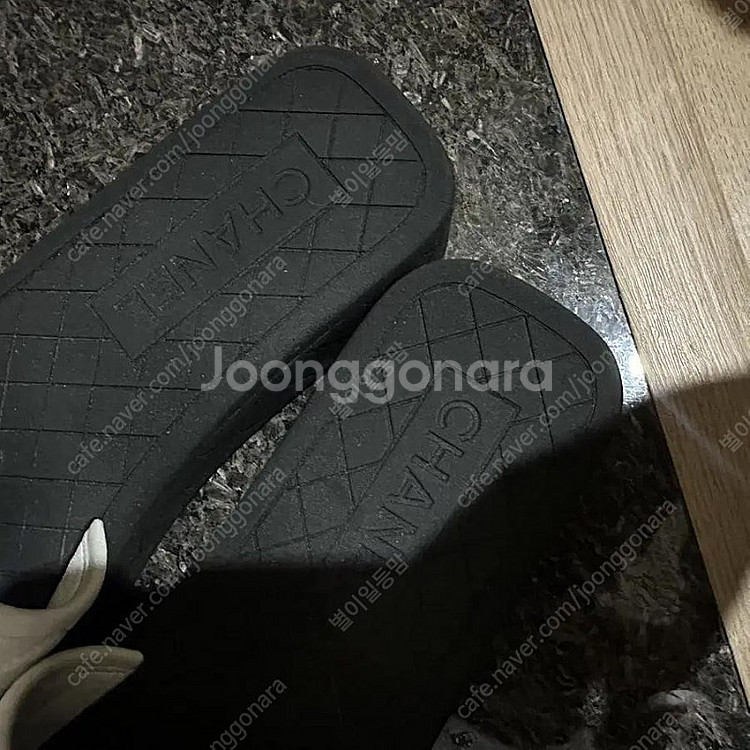 정품 샤넬 22시즌 퀼팅 샴페인 골드 슬리퍼 샌들 여자--8